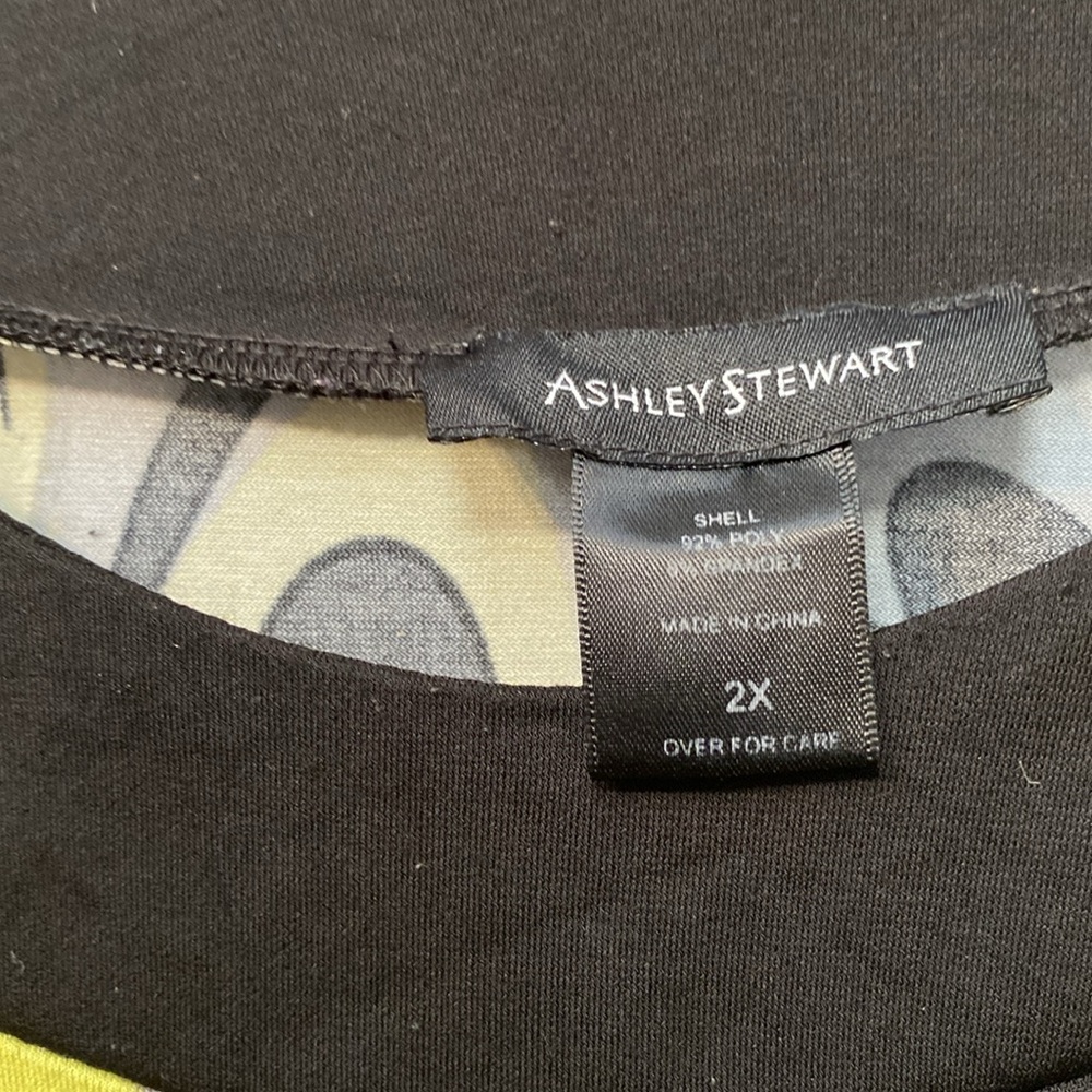 Ashley Stewart Women’s Graphic Design Fluted Sleeves Dress. Size 2X - Picture 3 of 5